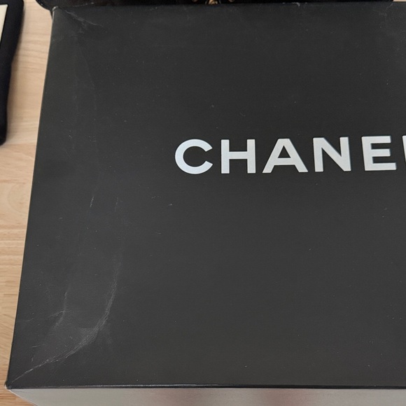 CHANEL Black Quilted Jumbo Leather Flap Shoulder Bag with Chain Strap- Caviar - Picture 3 of 12